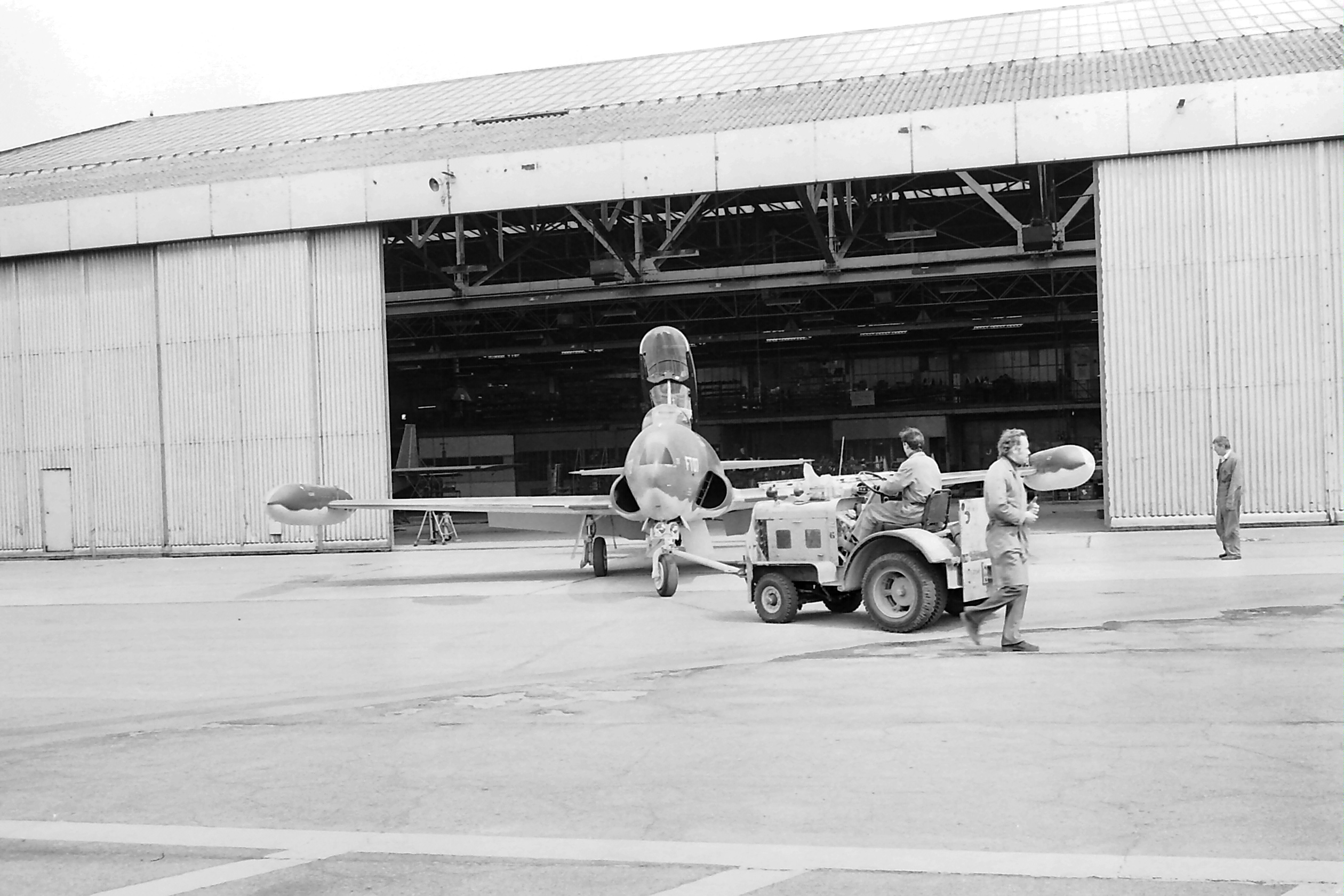 T 33 DCTK Gosselies Voor Hangar